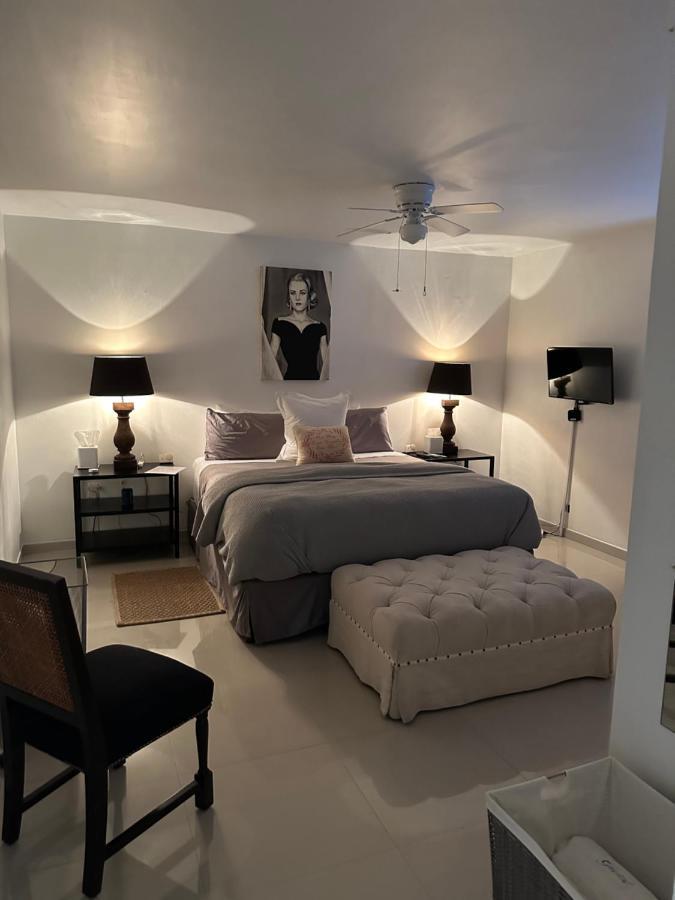 Pied-A-Terre Center Of Tijuana Apartment Exterior foto